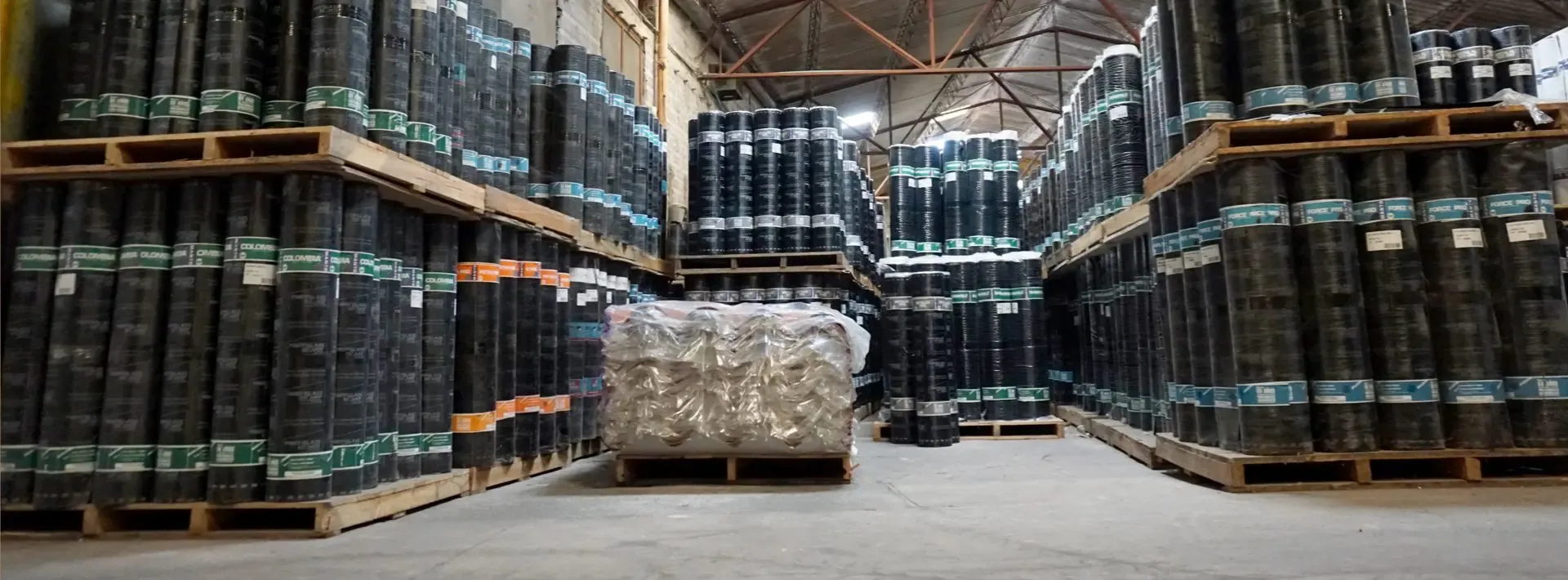 Mantos impermeabilizantes para techos y terrazas, rollos asfálticos disponibles en Medellín